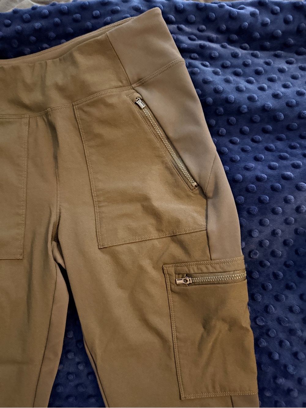 Athleta Women’s Size 6 Army green Cargo Hiking Pants Stretch Zipper Pockets